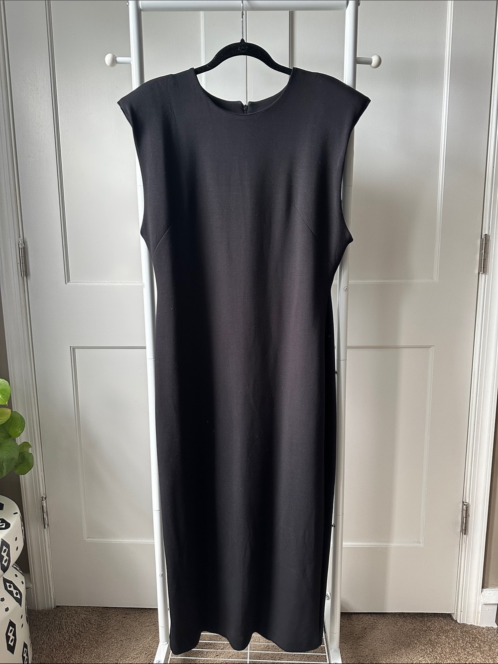 H&M Classic Black Sleeveless Shift Dress - Elegant Minimal Design